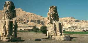 18m vysok Memnonove kolosy